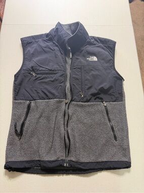 The North Face Polartec Fleece Vest Men Medium Black Grey Full Zip Gorpcore
